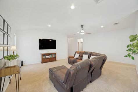 682 Lynx Mountain San Antonio TX 78251