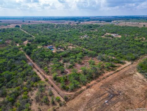 964 County Road 122 Floresville TX 78114