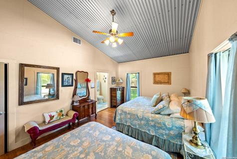 27046 State Highway 55 Uvalde TX 78801