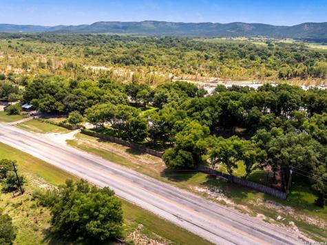 27046 State Highway 55 Uvalde TX 78801