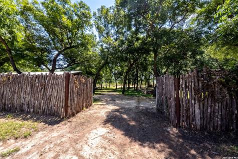 27046 State Highway 55 Uvalde TX 78801