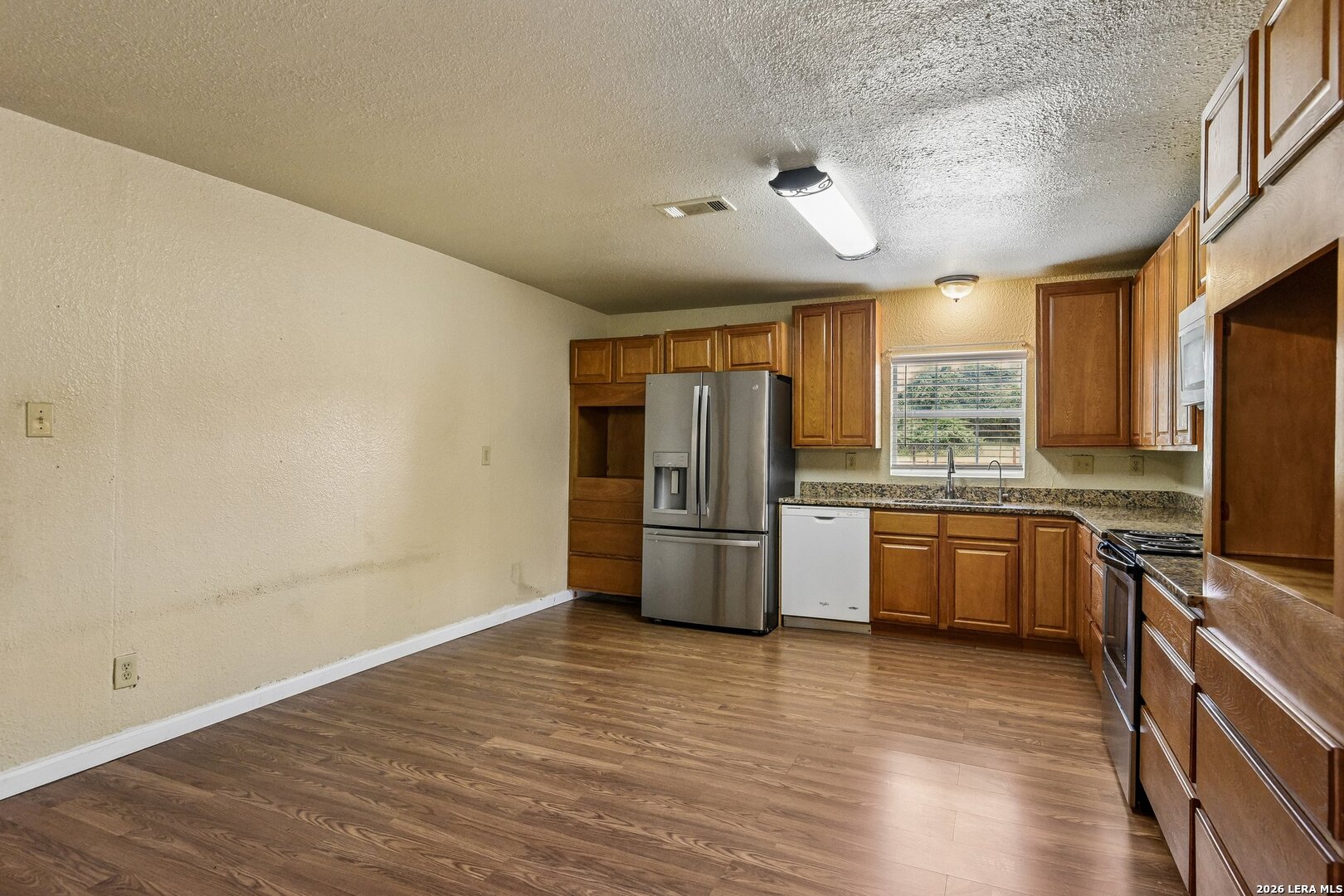 1281 County Road 6723 Natalia TX 78059