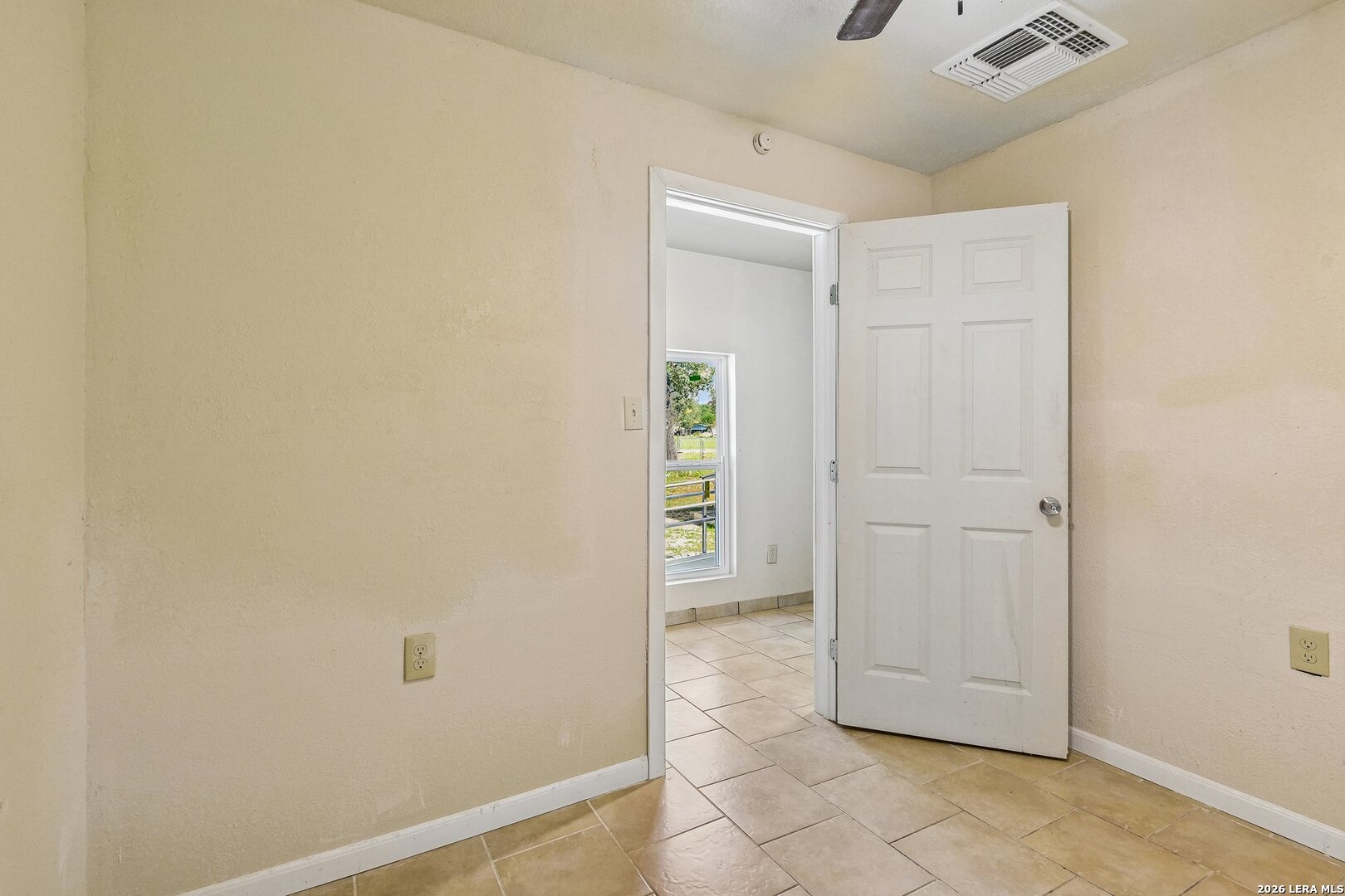 1281 County Road 6723 Natalia TX 78059