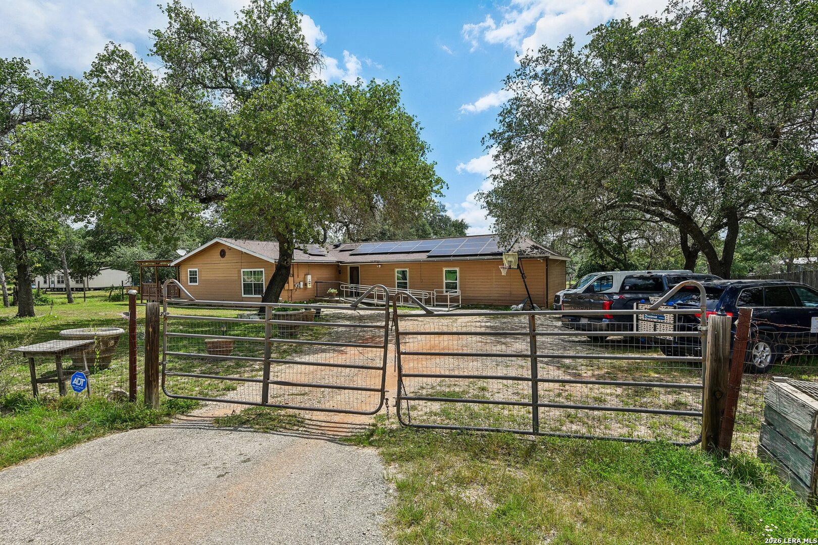 1281 County Road 6723 Natalia TX 78059