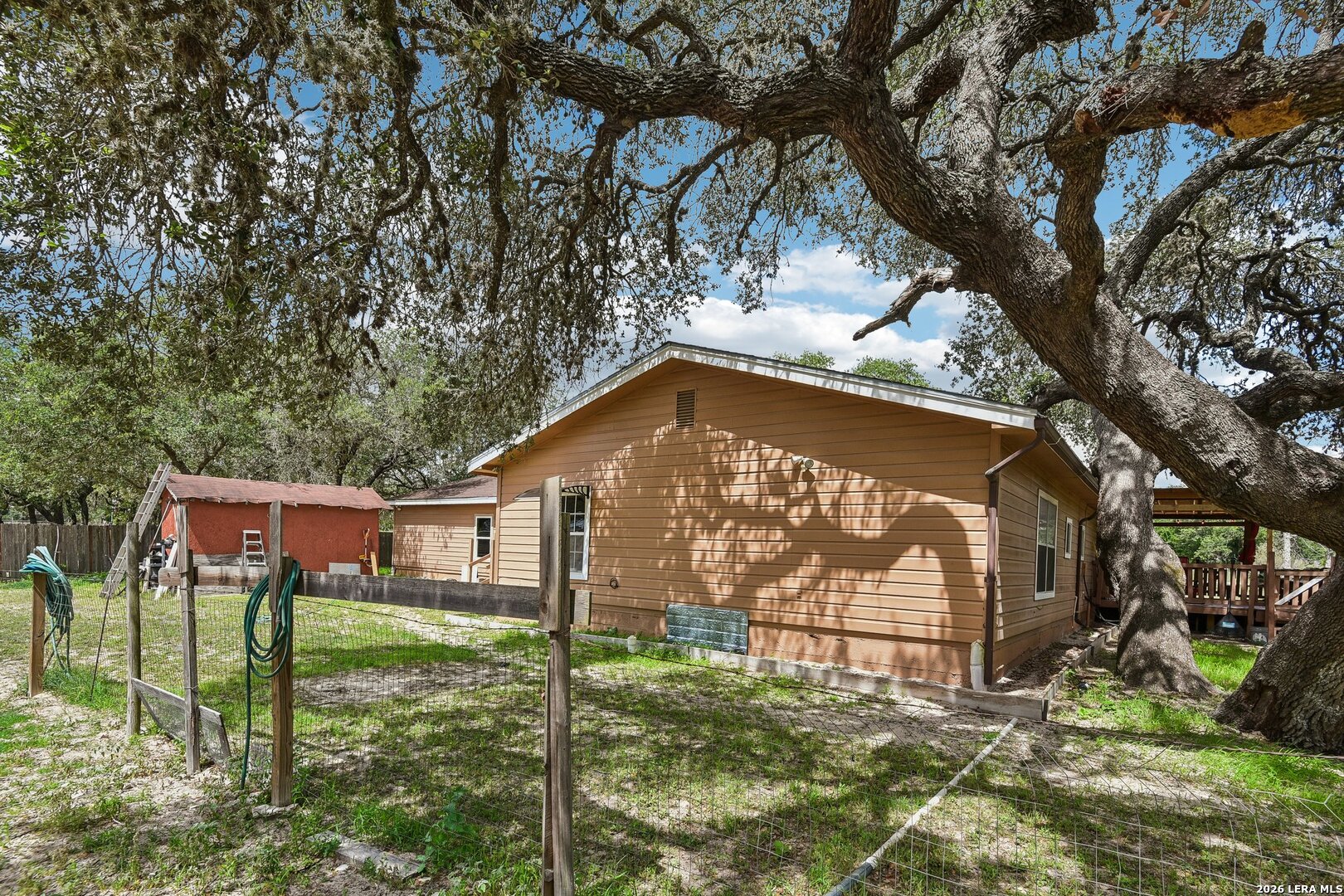 1281 County Road 6723 Natalia TX 78059