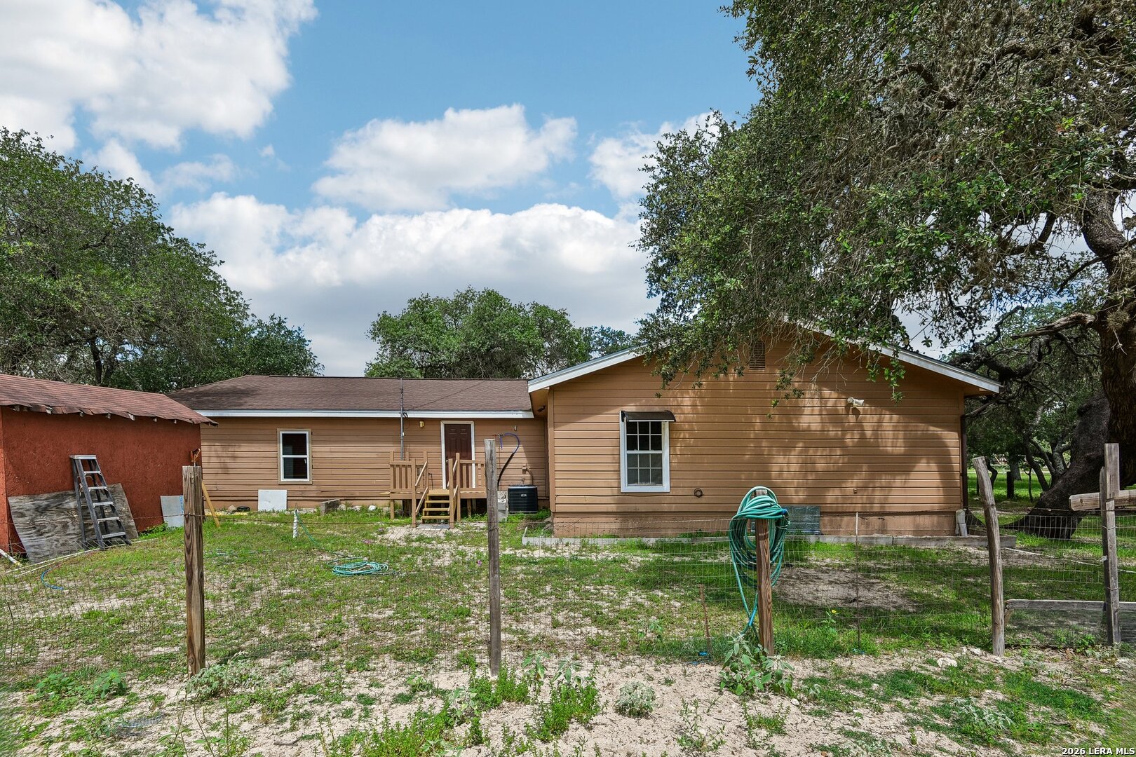 1281 County Road 6723 Natalia TX 78059