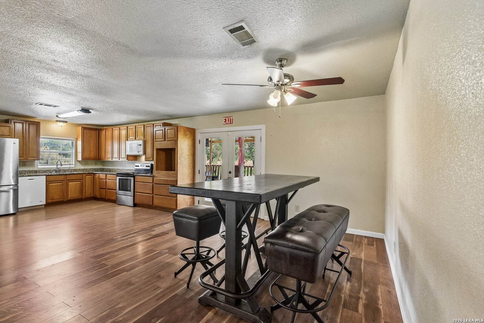 1281 County Road 6723 Natalia TX 78059