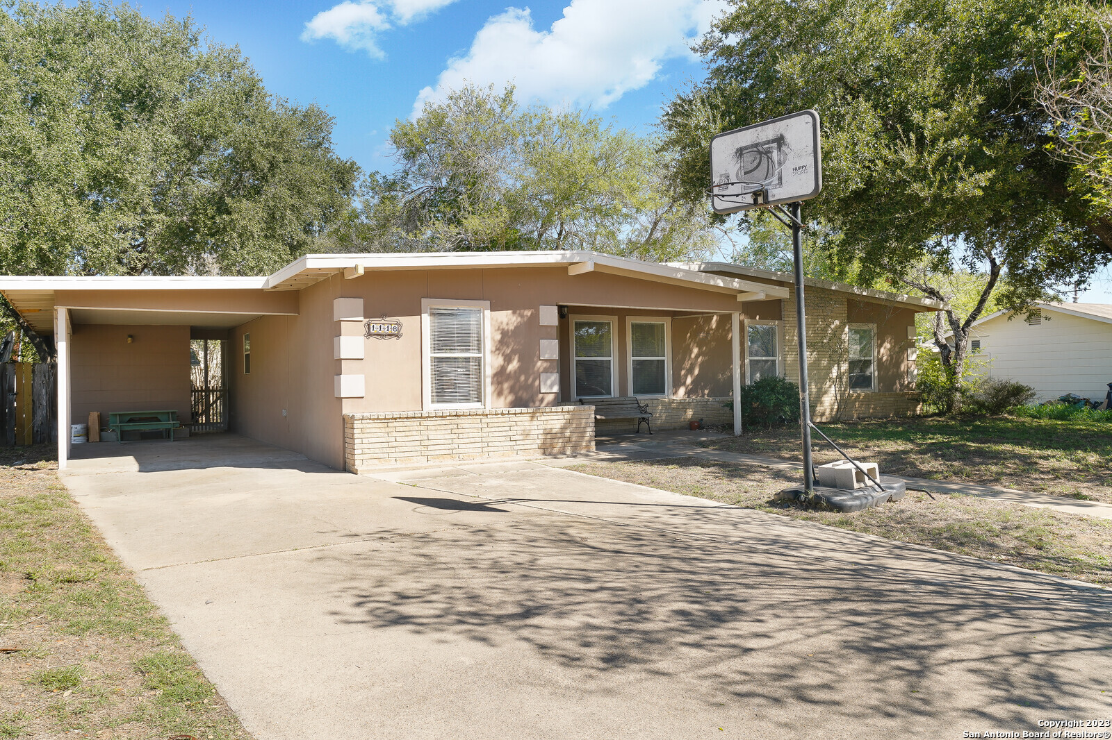 1118 Kathleen Street Pleasanton TX 78064