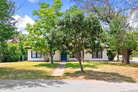 903 E Walnut Street Seguin TX 78155