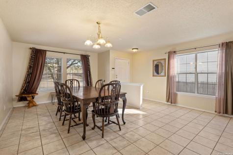 131 Clover Creek San Antonio TX 78245