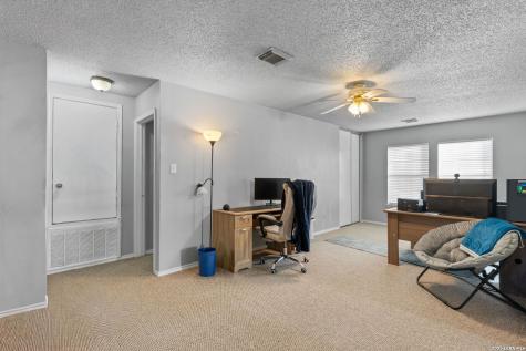 131 Clover Creek San Antonio TX 78245