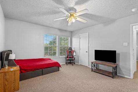 131 Clover Creek San Antonio TX 78245
