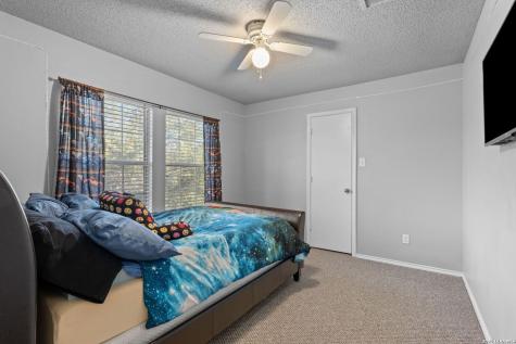 131 Clover Creek San Antonio TX 78245