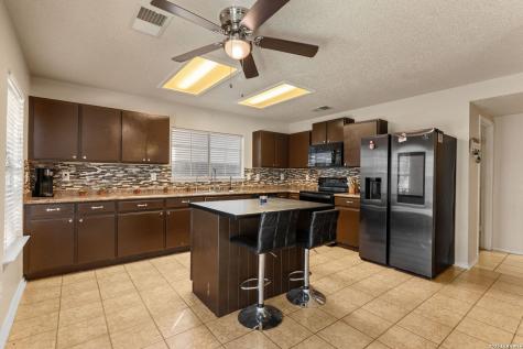 131 Clover Creek San Antonio TX 78245