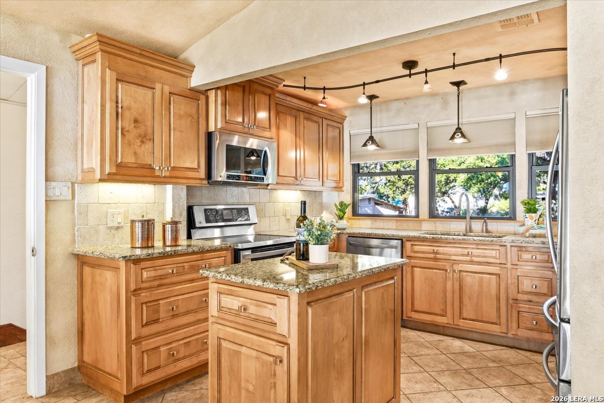 781 Lookout Drive Lakehills TX 78063