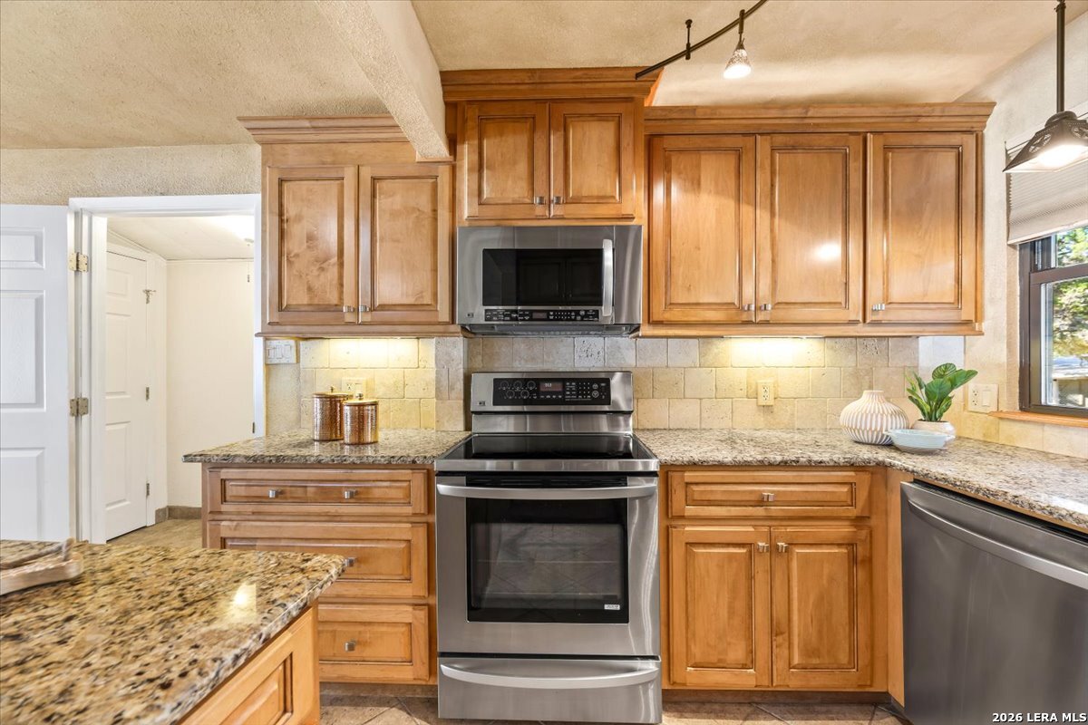 781 Lookout Drive Lakehills TX 78063