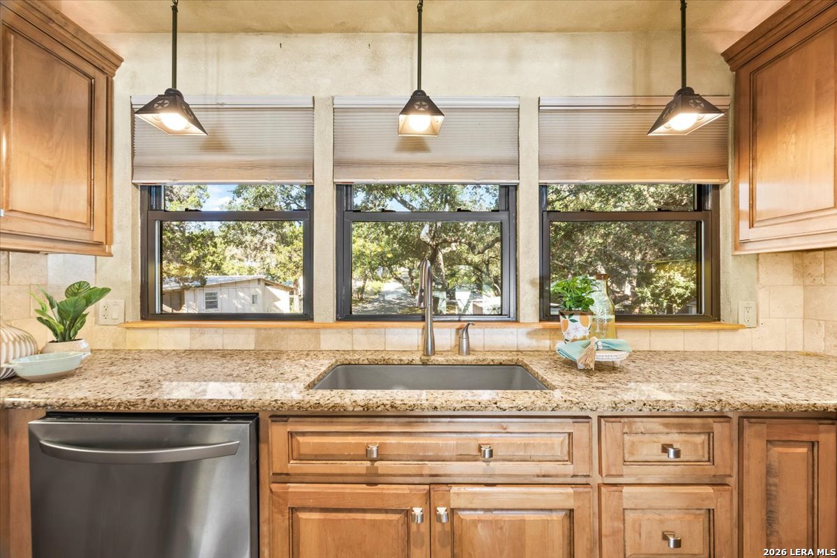 781 Lookout Drive Lakehills TX 78063