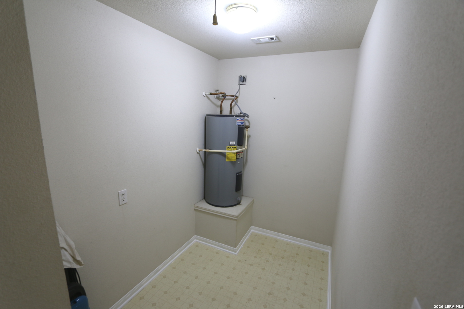 9404 Crow Lane #2 Adkins TX 78101