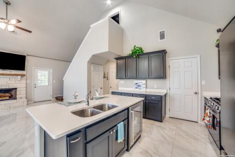 1020 Pebble Beach Drive NW Lakehills TX 78063