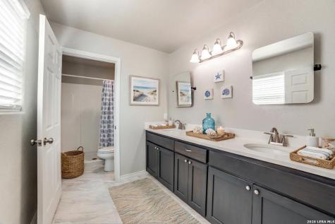 1020 Pebble Beach Drive NW Lakehills TX 78063