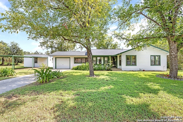 1510 S 2nd Street Floresville TX 78114