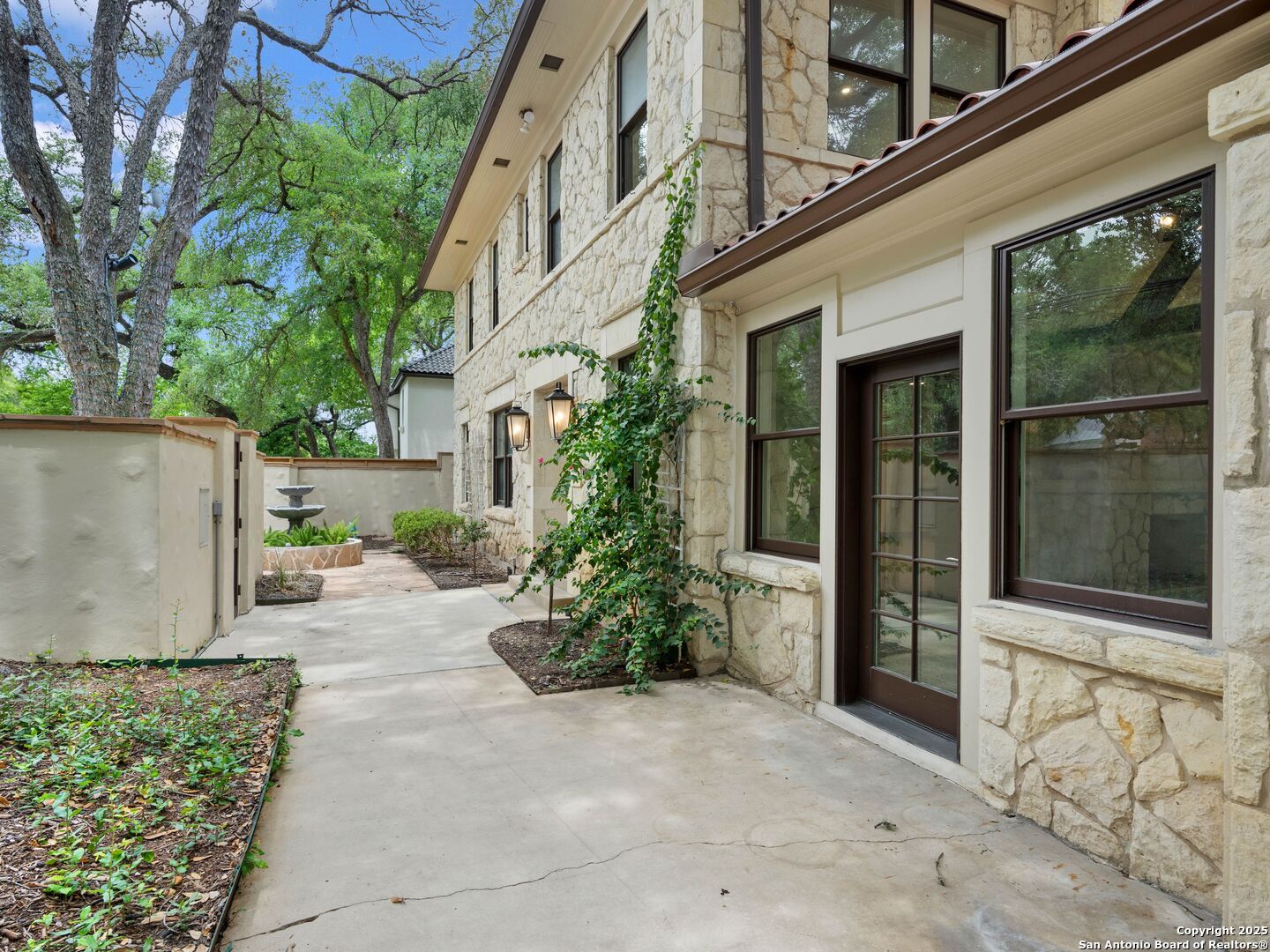 421 E Hildebrand San Antonio TX 78212