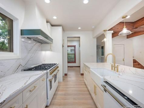 421 E Hildebrand San Antonio TX 78212