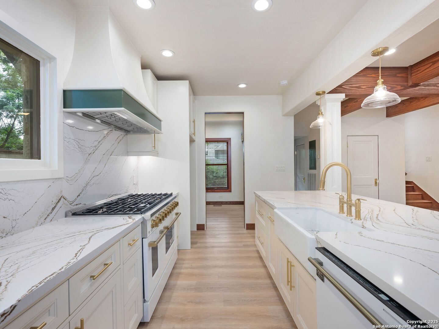 421 E Hildebrand San Antonio TX 78212