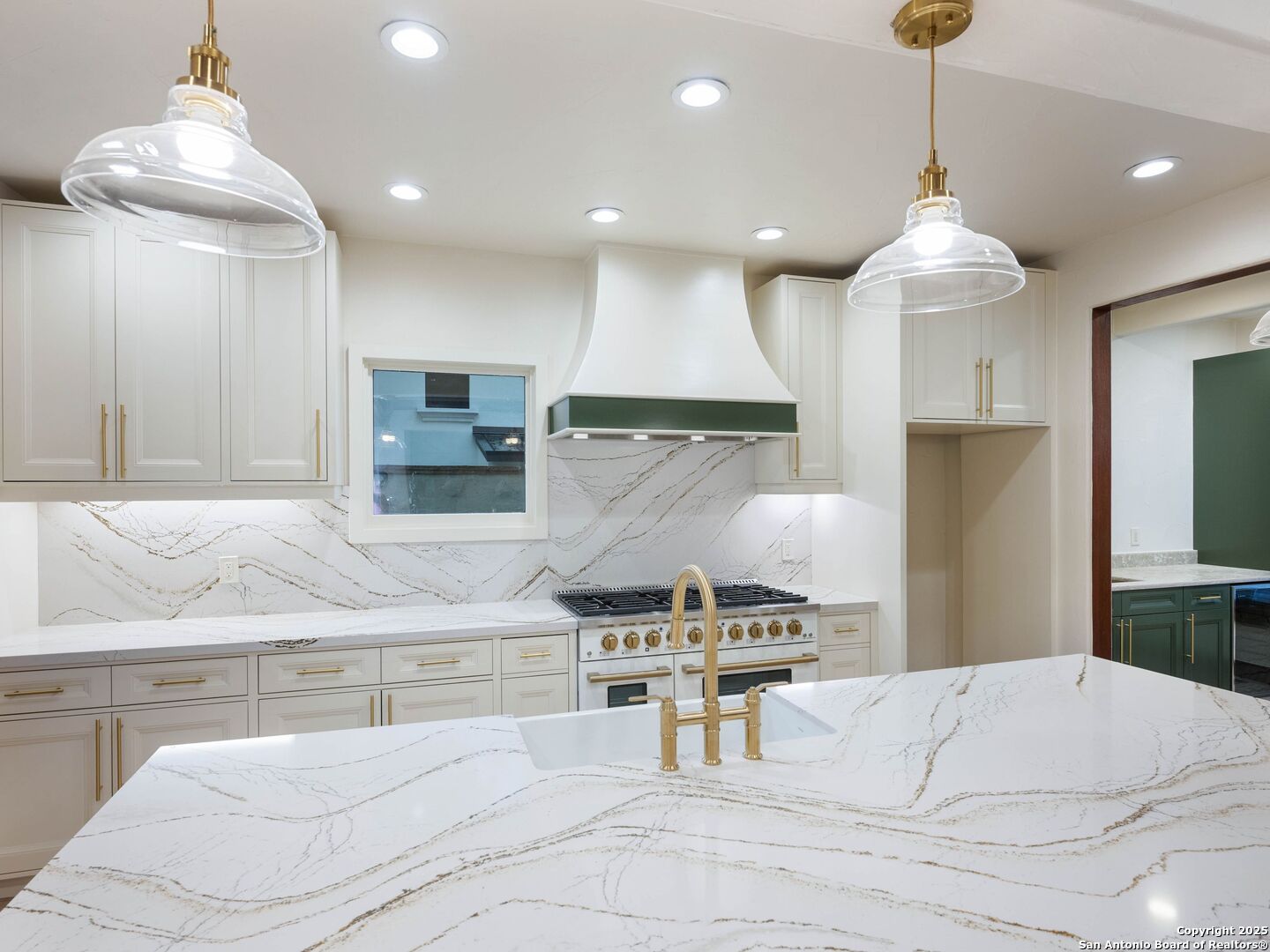 421 E Hildebrand San Antonio TX 78212