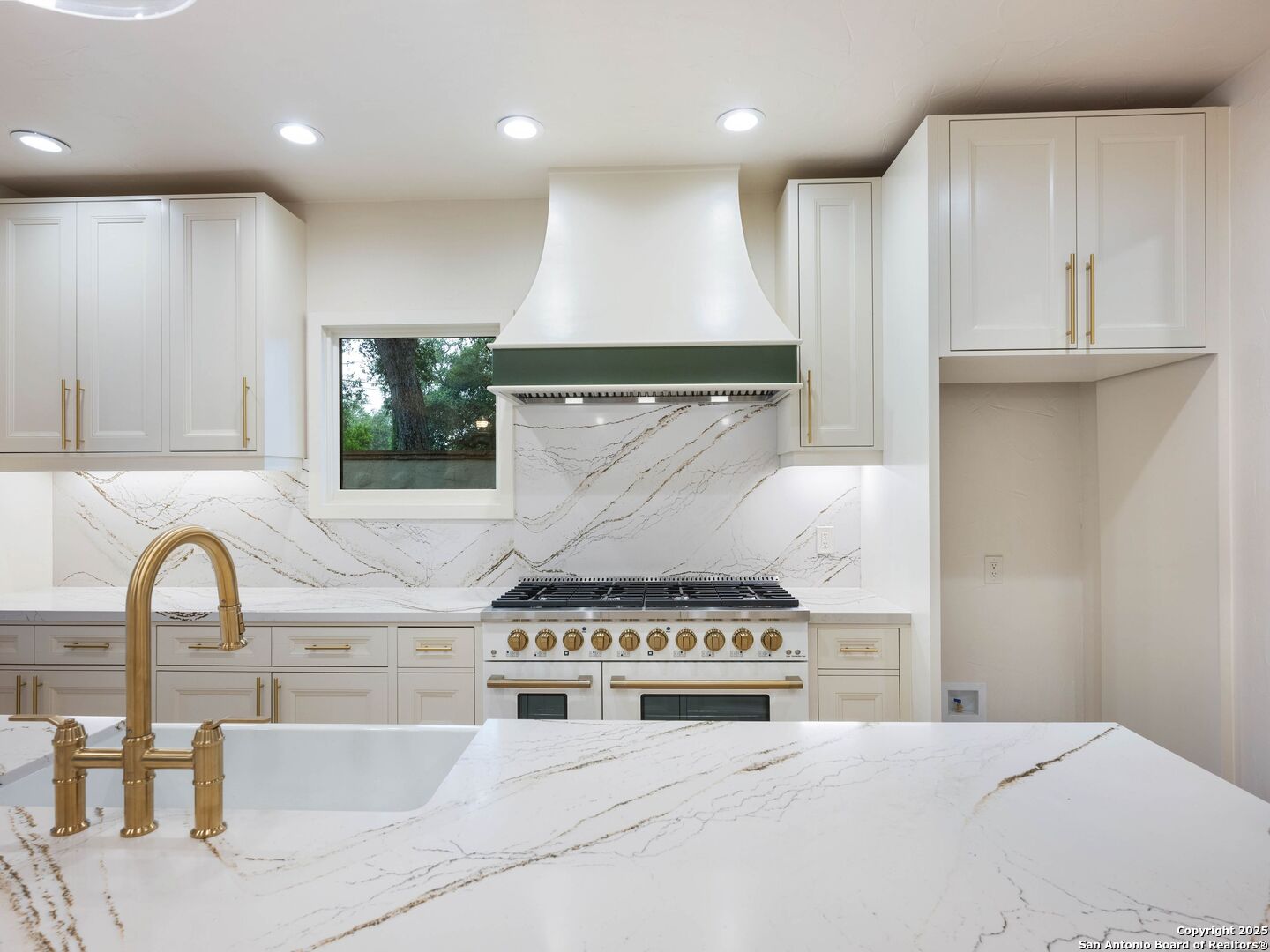 421 E Hildebrand San Antonio TX 78212