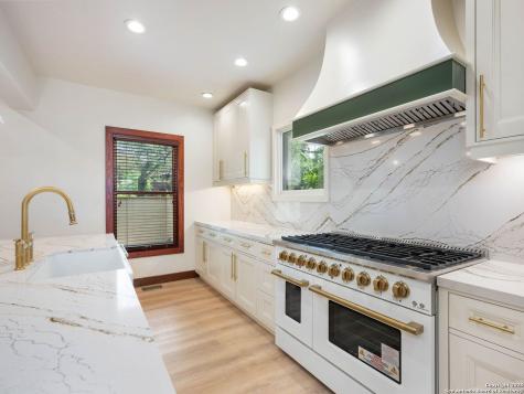 421 E Hildebrand San Antonio TX 78212