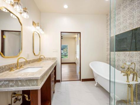 421 E Hildebrand San Antonio TX 78212
