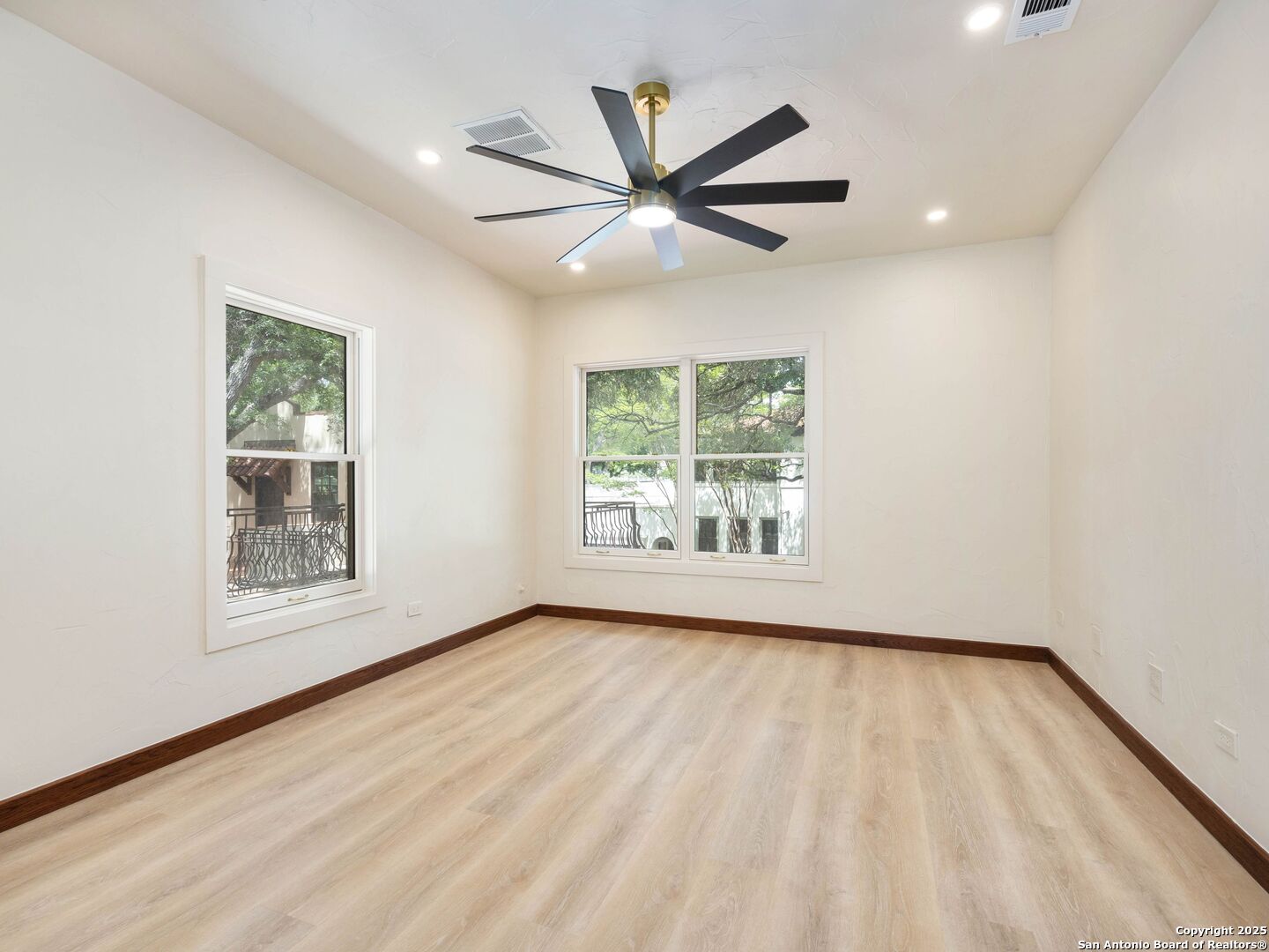 421 E Hildebrand San Antonio TX 78212