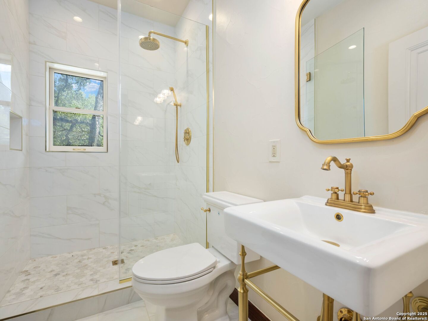 421 E Hildebrand San Antonio TX 78212