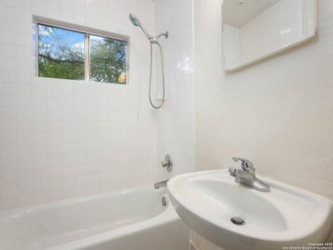 421 E Hildebrand San Antonio TX 78212