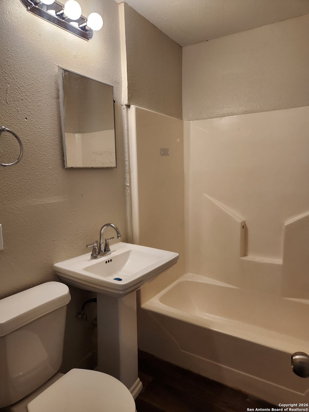 549 W Harlan San Antonio TX 78214