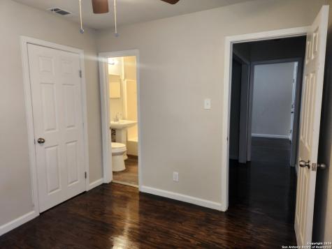 549 W Harlan San Antonio TX 78214