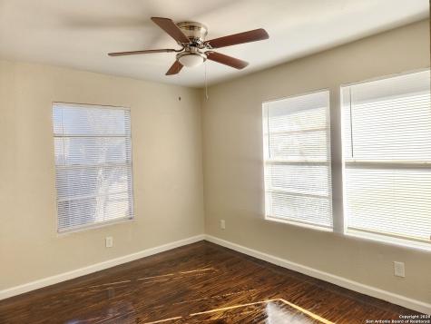 549 W Harlan San Antonio TX 78214