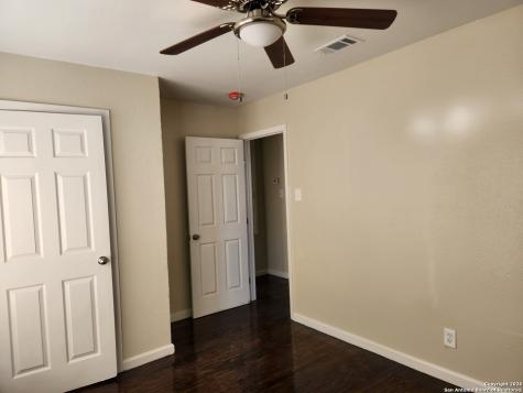 549 W Harlan San Antonio TX 78214