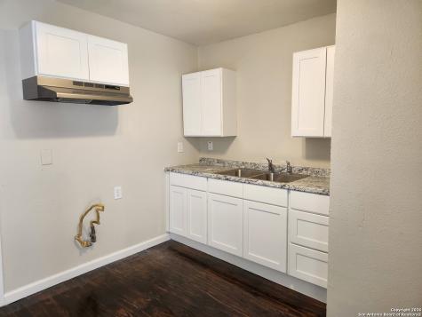 549 W Harlan San Antonio TX 78214