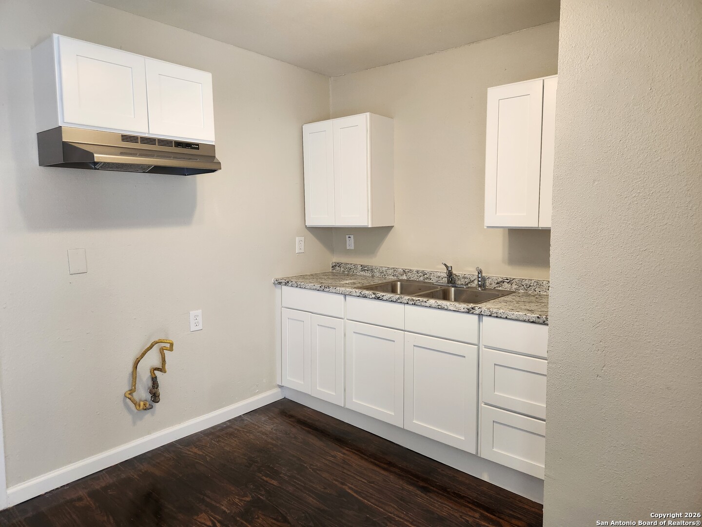 549 W Harlan San Antonio TX 78214
