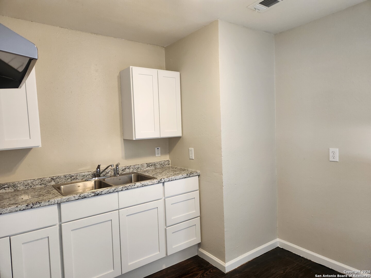 549 W Harlan San Antonio TX 78214