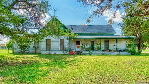 1510 C Street Floresville TX 78114