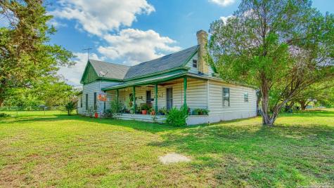 1510 C Street Floresville TX 78114