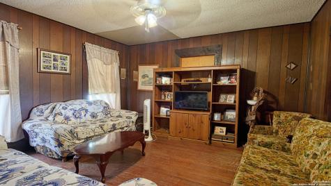 1510 C Street Floresville TX 78114