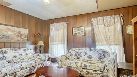 1510 C Street Floresville TX 78114