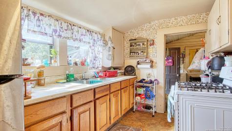 1510 C Street Floresville TX 78114