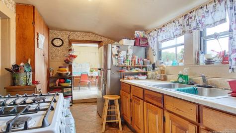 1510 C Street Floresville TX 78114