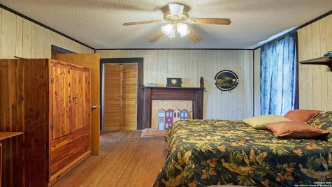 1510 C Street Floresville TX 78114