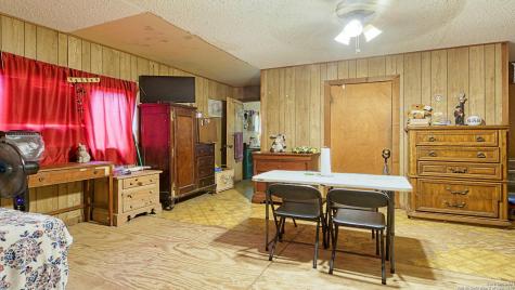 1510 C Street Floresville TX 78114